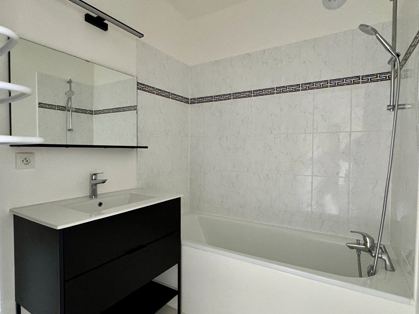 Appartement Bois Colombes 3 pi\u00e8ce(s) de 67.22 m\u00b2 + balcon de 6 m\u00b2 6\/7